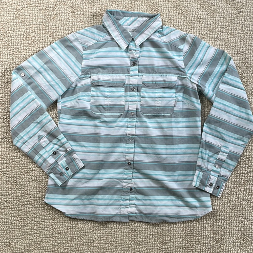Columbia sportswear Pilsner Peak Omni-shade button up front hiking shirt, medium